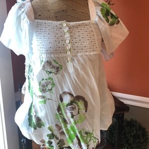 Dept women blouse ! Floral detail super cute